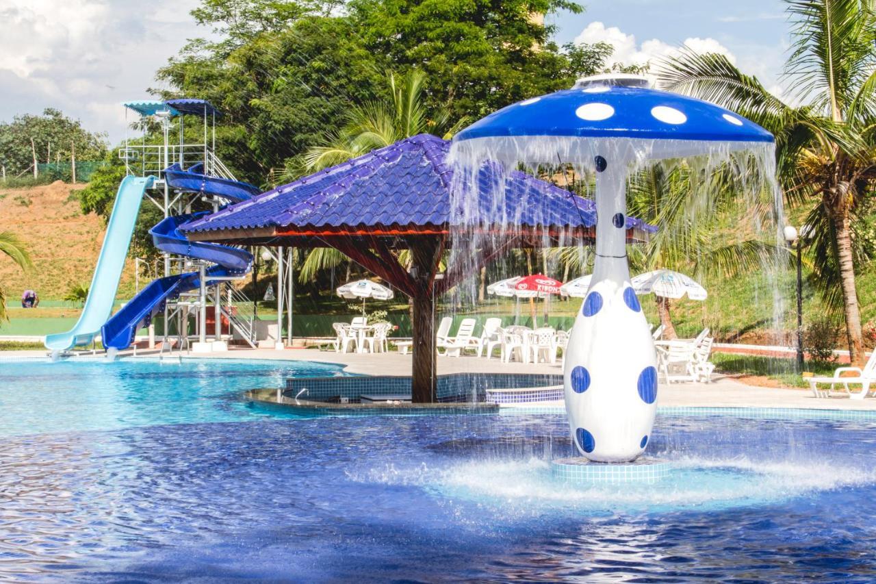 Colonial Plaza Hotel ピンダモニャンガバ エクステリア 写真