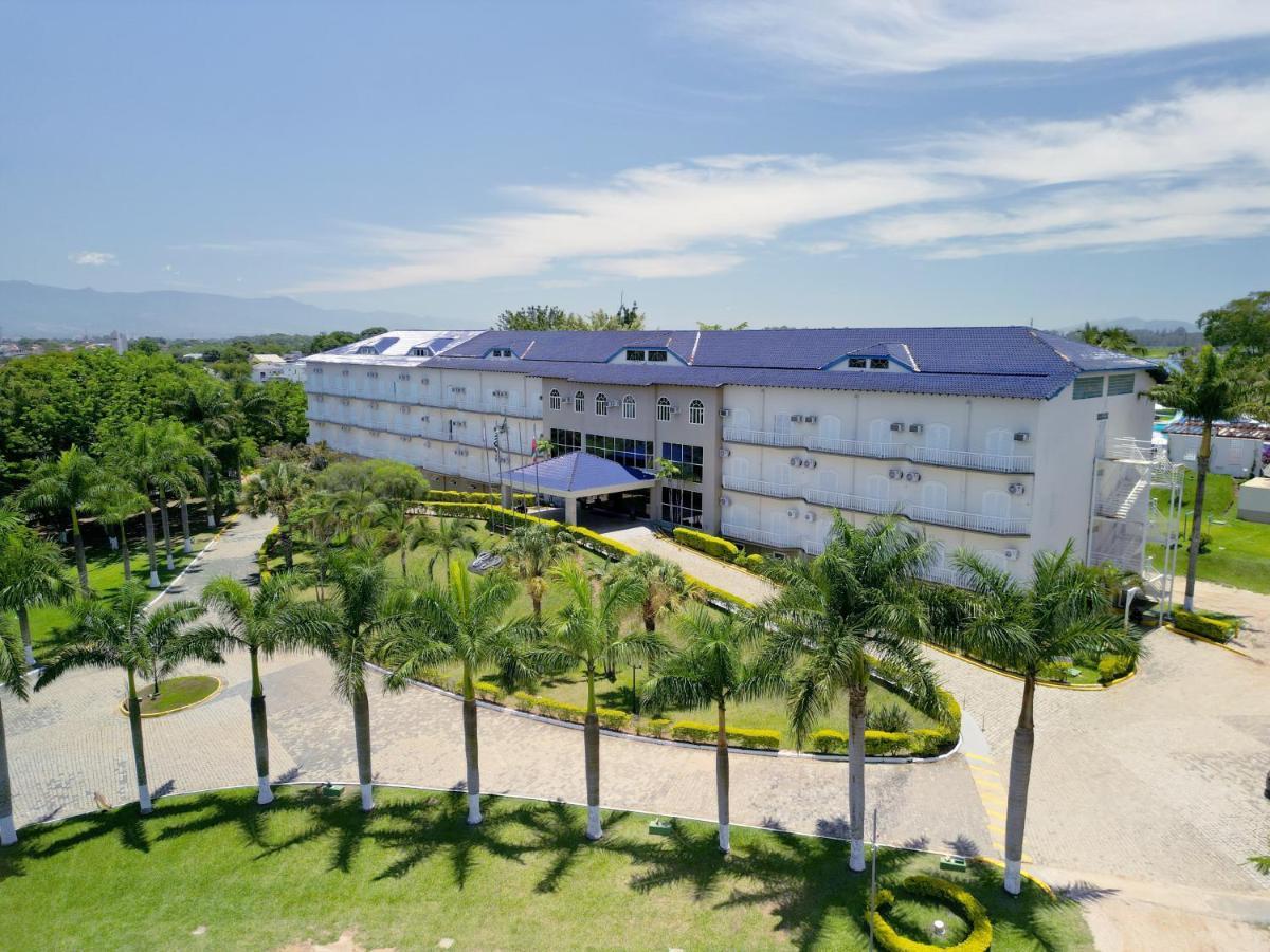 Colonial Plaza Hotel ピンダモニャンガバ エクステリア 写真